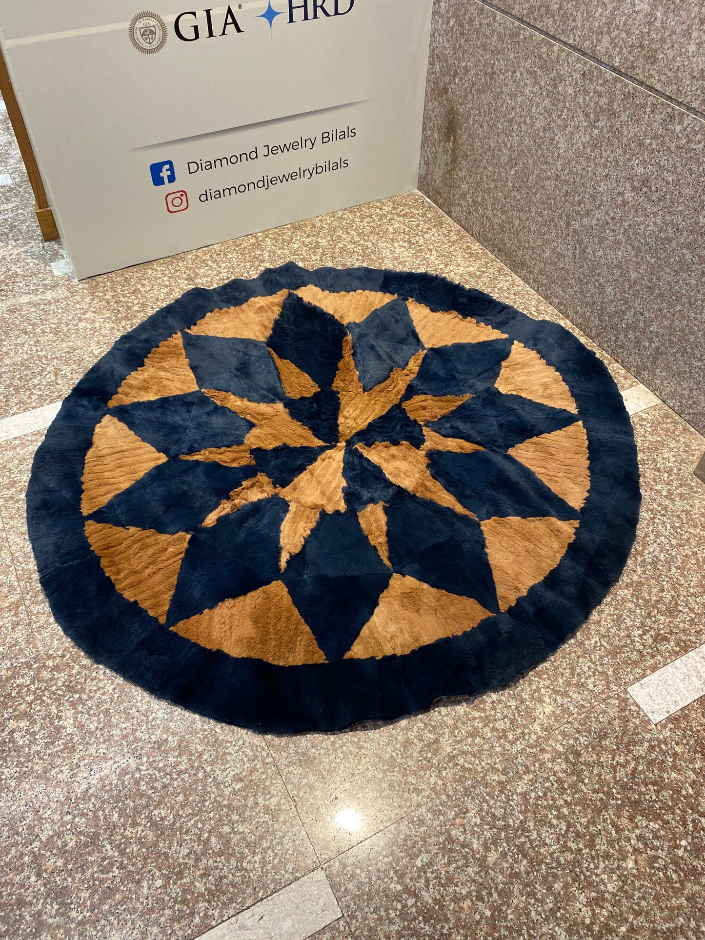 Suave – Rabbit Skin Patch Work Round Rug (5 x 5 ft)