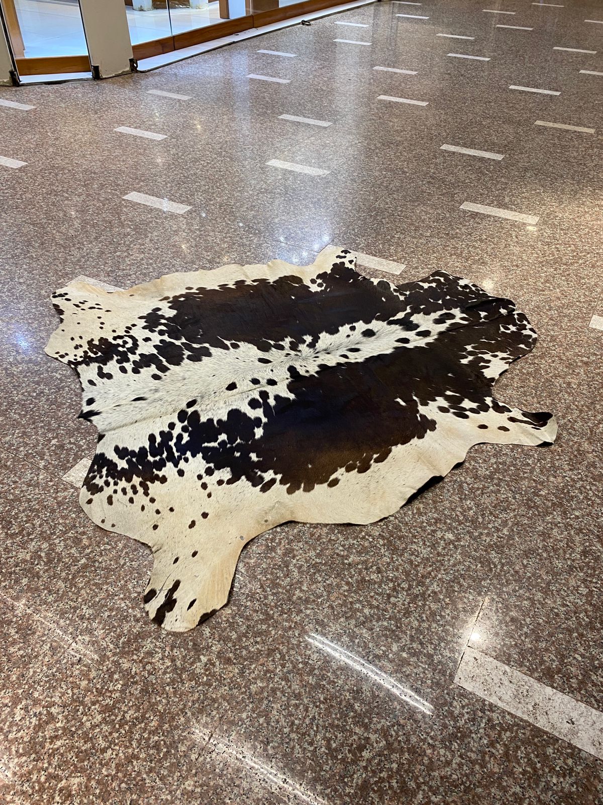Cowaura – Natural Cowhide Rug