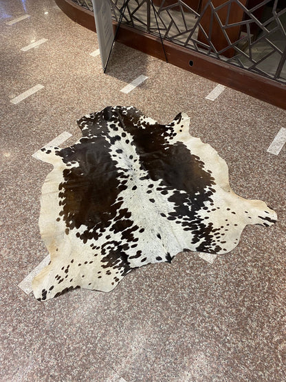 Cowaura – Natural Cowhide Rug