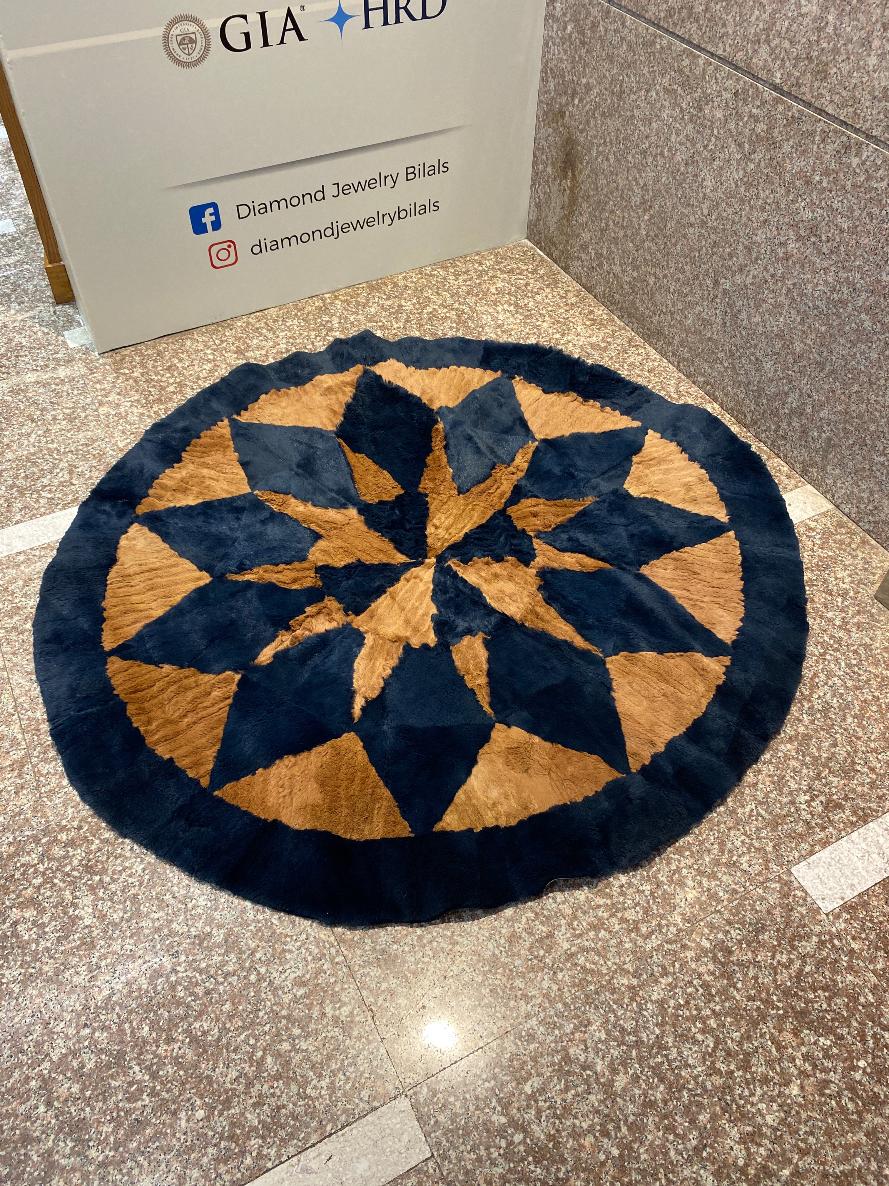 Suave – Rabbit Skin Patch Work Round Rug (5 x 5 ft)