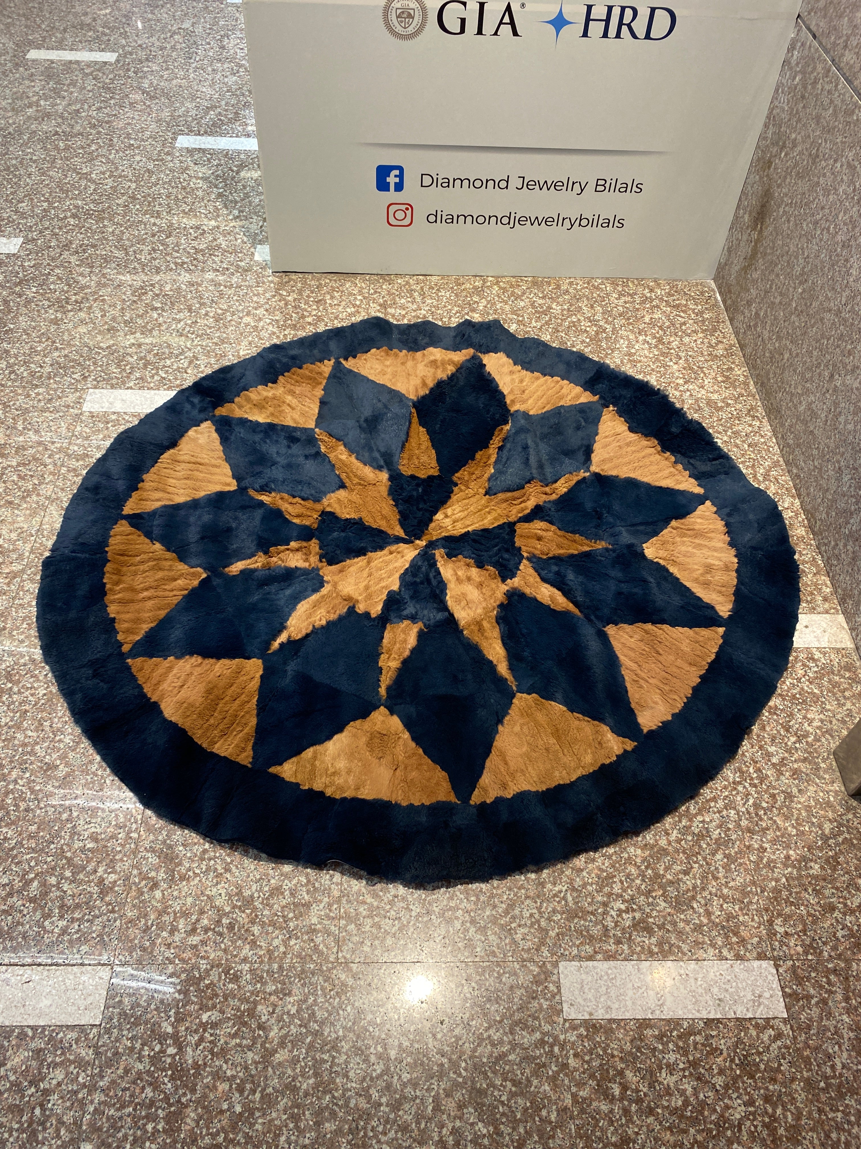 Suave – Rabbit Skin Patch Work Round Rug (5 x 5 ft)