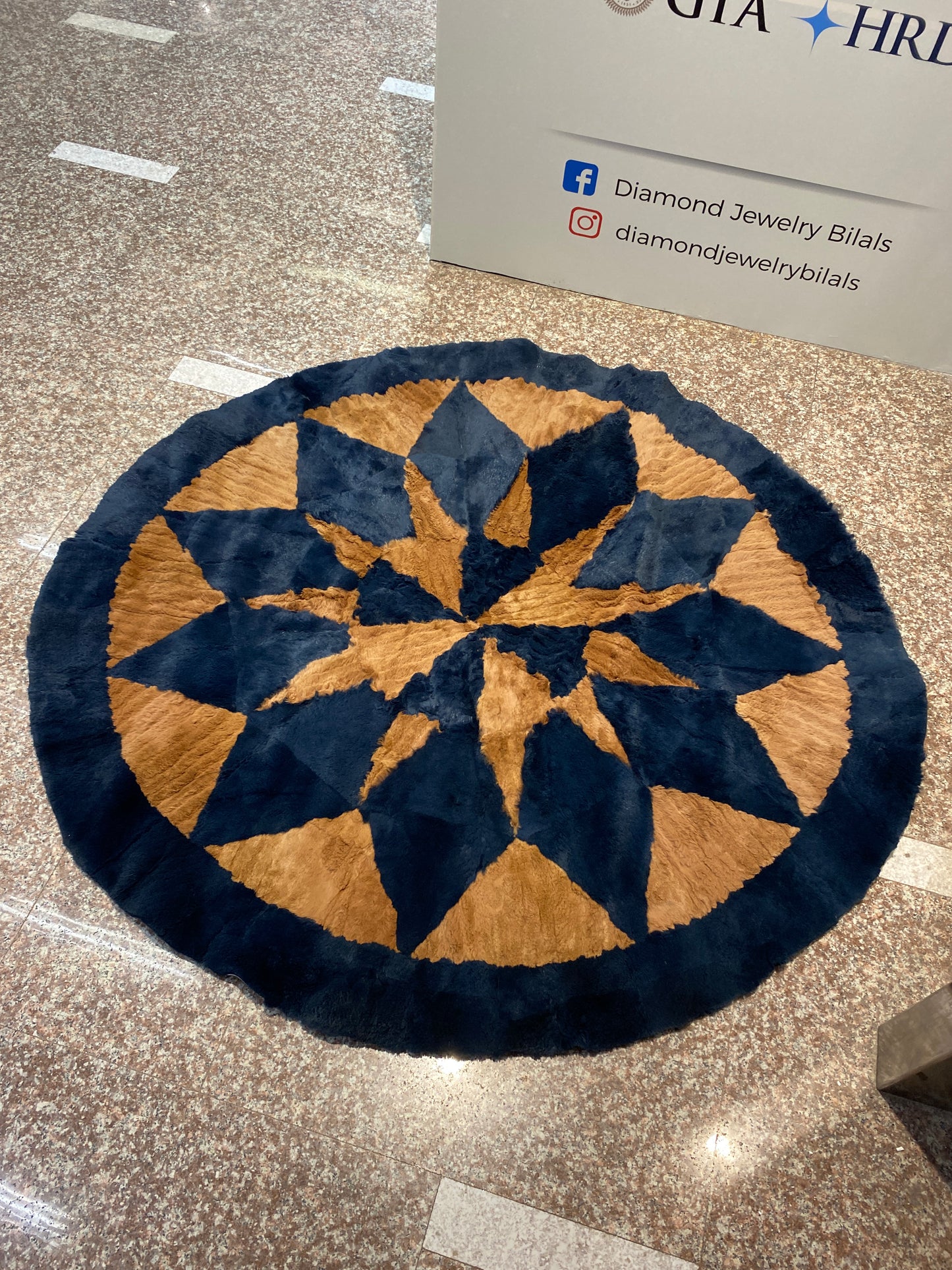 Suave – Rabbit Skin Patch Work Round Rug (5 x 5 ft)