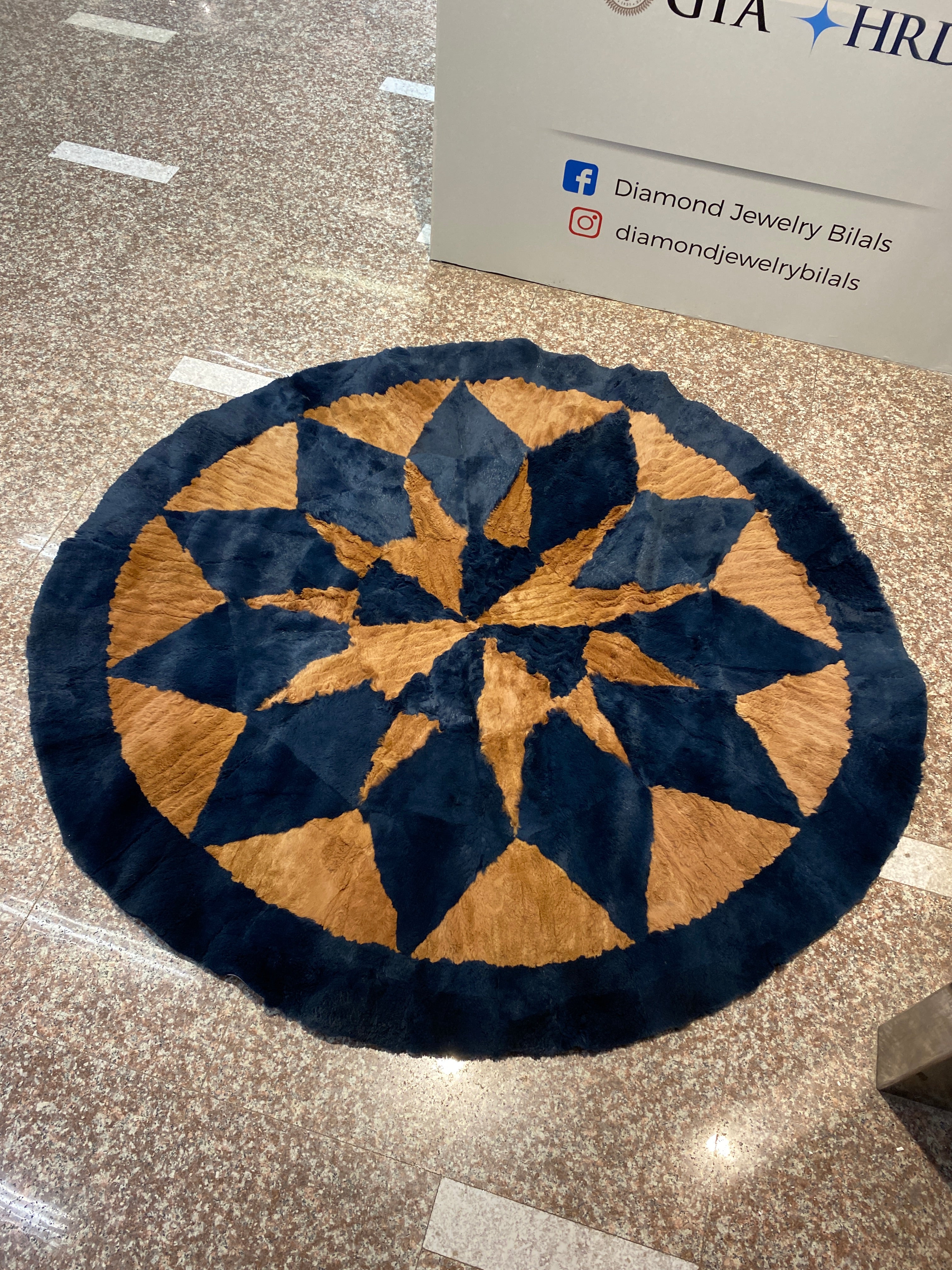 Suave – Rabbit Skin Patch Work Round Rug (5 x 5 ft)